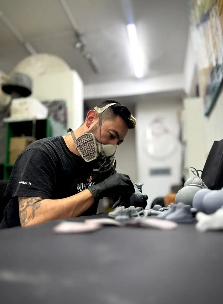 franco en su taller de artes plásticas creando nuevas obras